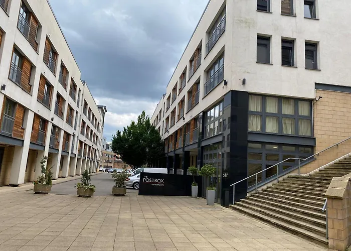 Spacious 2 Bedroom Apartment At The Postbox