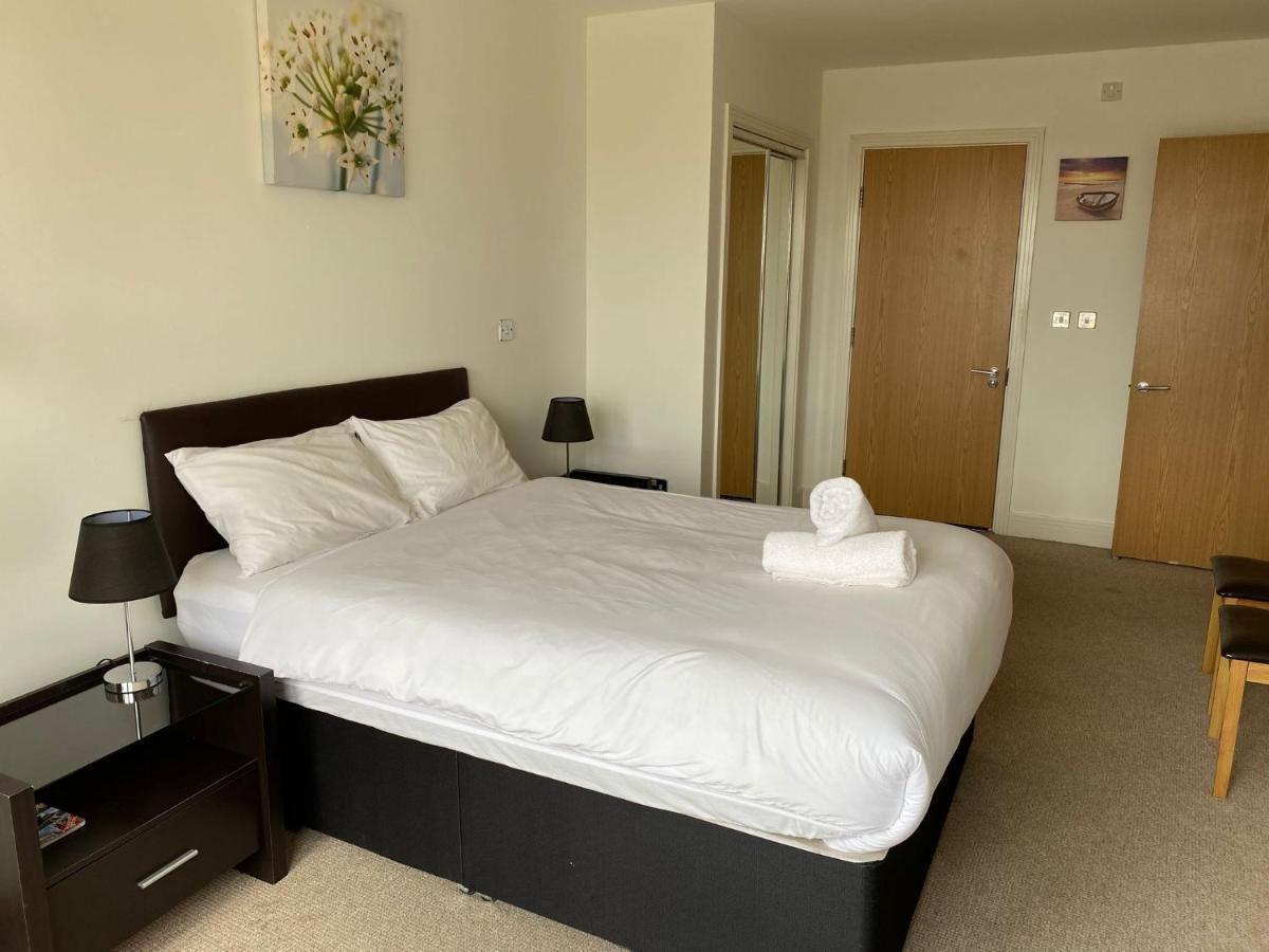 Spacious 2 Bedroom At The Postbox Apartment *