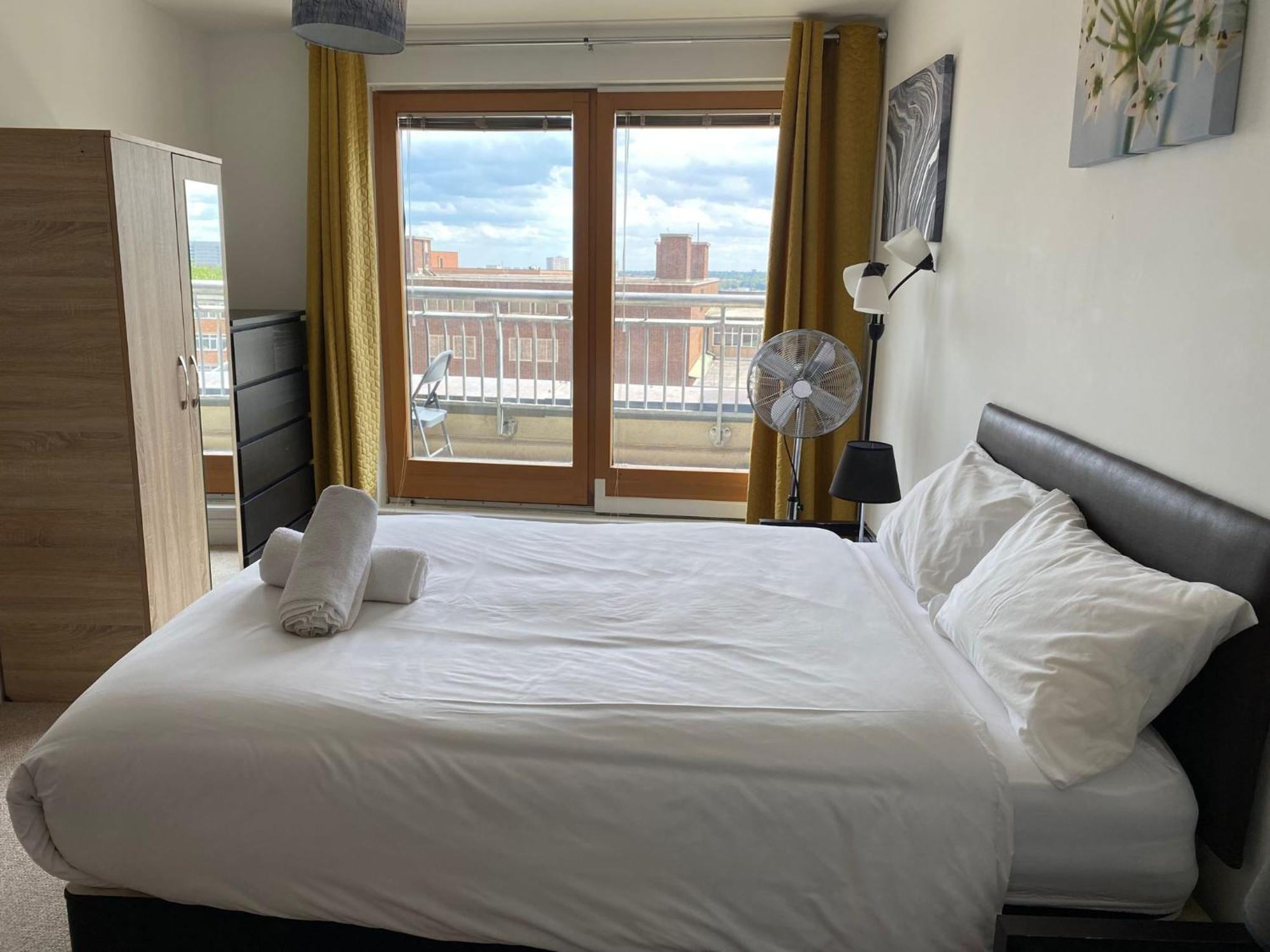 Spacious 2 Bedroom At The Postbox Apartment Birmingham